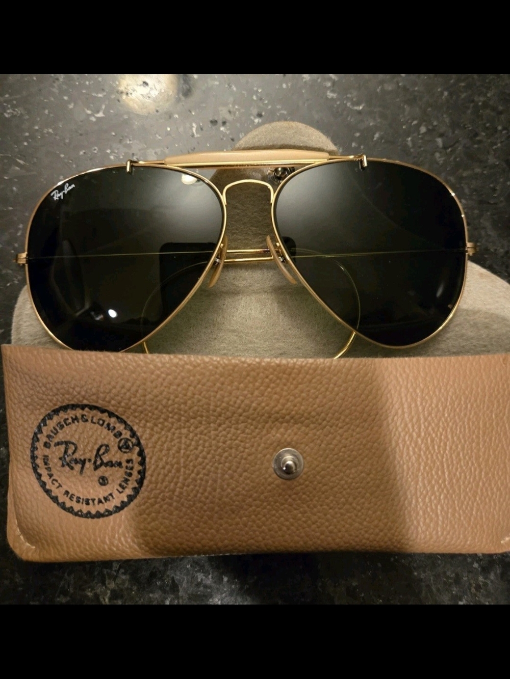 1980's VINTAGE B&L RAY-BAN GOLD & BLACK OUTDOORSMAN AVIATOR SUNGLASSES